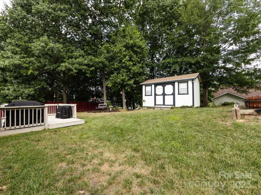 118 Long Creek Parkway, Charlotte, NC 28214.  MLS# CAR4279474, YatesRealty ID 25126. 