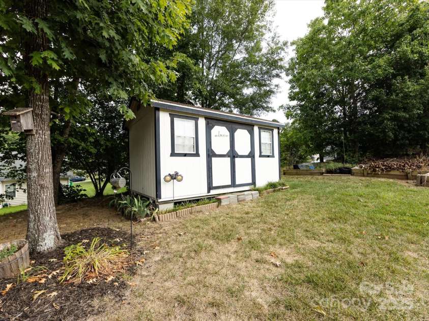 118 Long Creek Parkway, Charlotte, NC 28214.  MLS# CAR4279474, YatesRealty ID 25126. 