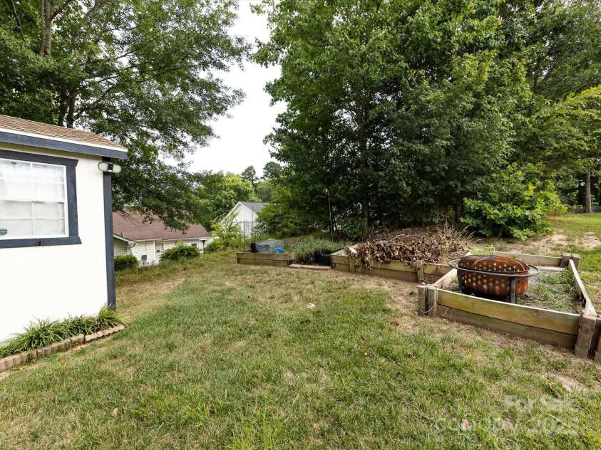 118 Long Creek Parkway, Charlotte, NC 28214.  MLS# CAR4279474, YatesRealty ID 25126. 