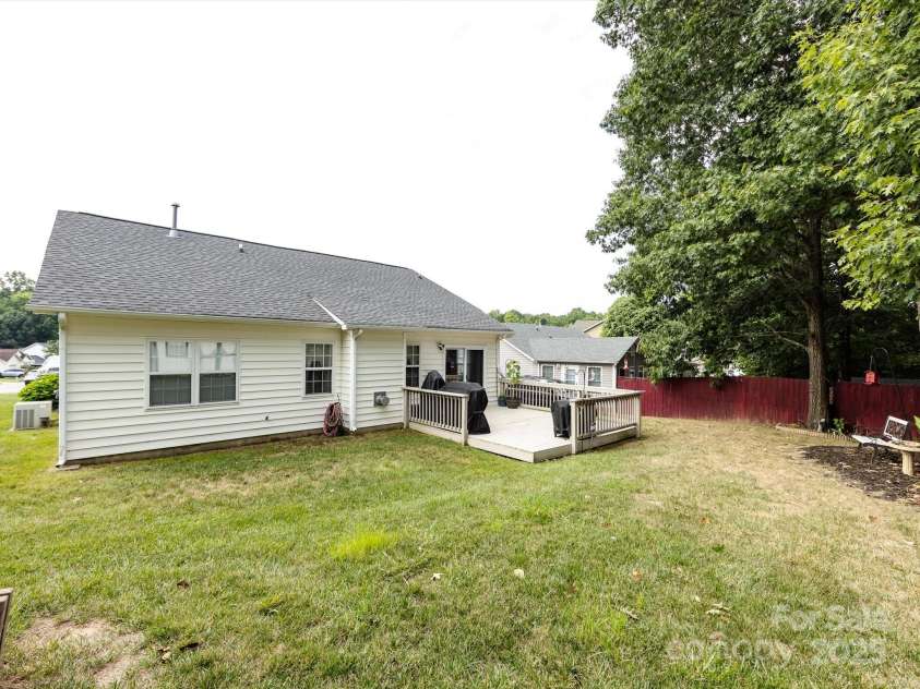 118 Long Creek Parkway, Charlotte, NC 28214.  MLS# CAR4279474, YatesRealty ID 25126. 