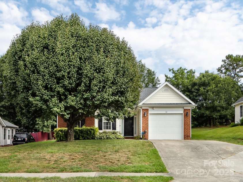 118 Long Creek Parkway, Charlotte, NC 28214.  MLS# CAR4279474, YatesRealty ID 25126. 