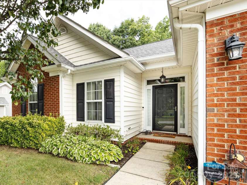 118 Long Creek Parkway, Charlotte, NC 28214.  MLS# CAR4279474, YatesRealty ID 25126. 