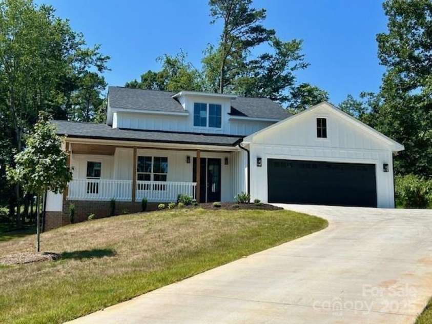 141 Maplewood Court, Hudson, NC 28638.  MLS# CAR4279245, YatesRealty ID 25127. Newly built home with craftsman style garage doors, board and batten fiber cement siding, and large lot in Maplewood Villiage!