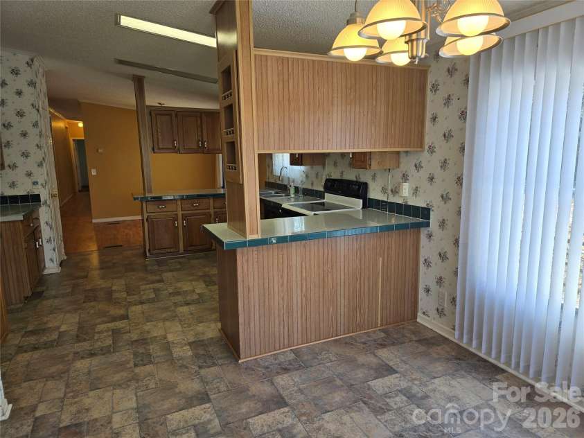 285 Skyuka Road, Statesville, NC 28677.  MLS# CAR4344739, YatesRealty ID 25127. 