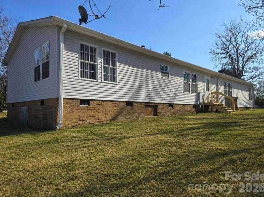 285 Skyuka Road, Statesville, NC 28677.  MLS# CAR4344739, YatesRealty ID 25127. 