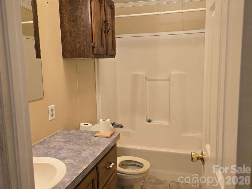 285 Skyuka Road, Statesville, NC 28677.  MLS# CAR4344739, YatesRealty ID 25127. Bathroom