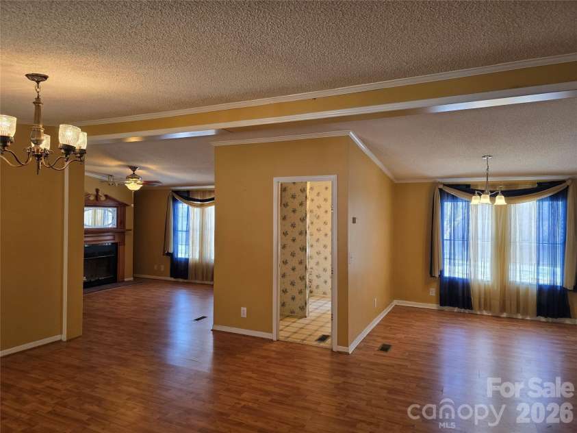 285 Skyuka Road, Statesville, NC 28677.  MLS# CAR4344739, YatesRealty ID 25127. Entry view