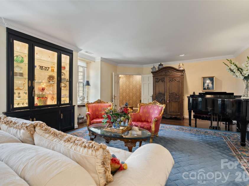 185 Macon Avenue, Asheville, NC 28804.  MLS# CAR4374162, YatesRealty ID 25128. 