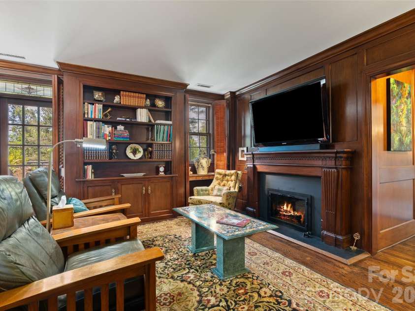 185 Macon Avenue, Asheville, NC 28804.  MLS# CAR4374162, YatesRealty ID 25128. 