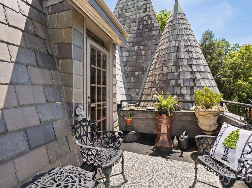 185 Macon Avenue, Asheville, NC 28804.  MLS# CAR4374162, YatesRealty ID 25128. 