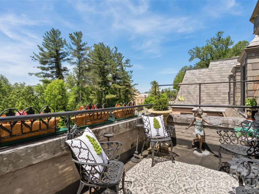 185 Macon Avenue, Asheville, NC 28804.  MLS# CAR4374162, YatesRealty ID 25128. 