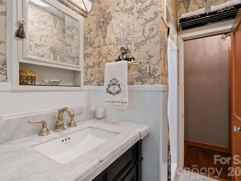 185 Macon Avenue, Asheville, NC 28804.  MLS# CAR4374162, YatesRealty ID 25128. 