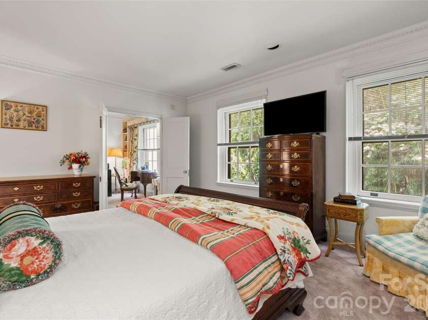 185 Macon Avenue, Asheville, NC 28804.  MLS# CAR4374162, YatesRealty ID 25128. 