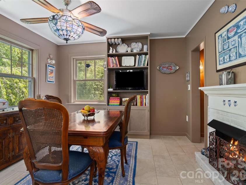 185 Macon Avenue, Asheville, NC 28804.  MLS# CAR4374162, YatesRealty ID 25128. 