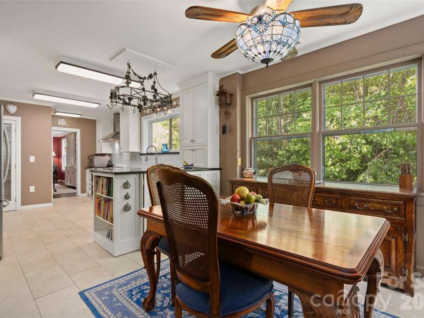 185 Macon Avenue, Asheville, NC 28804.  MLS# CAR4374162, YatesRealty ID 25128. 