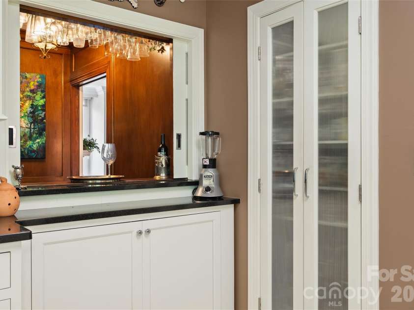 185 Macon Avenue, Asheville, NC 28804.  MLS# CAR4374162, YatesRealty ID 25128. 