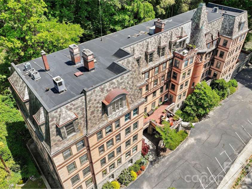 185 Macon Avenue, Asheville, NC 28804.  MLS# CAR4424136, YatesRealty ID 25128. 