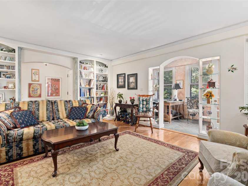 185 Macon Avenue, Asheville, NC 28804.  MLS# CAR4424136, YatesRealty ID 25128. 