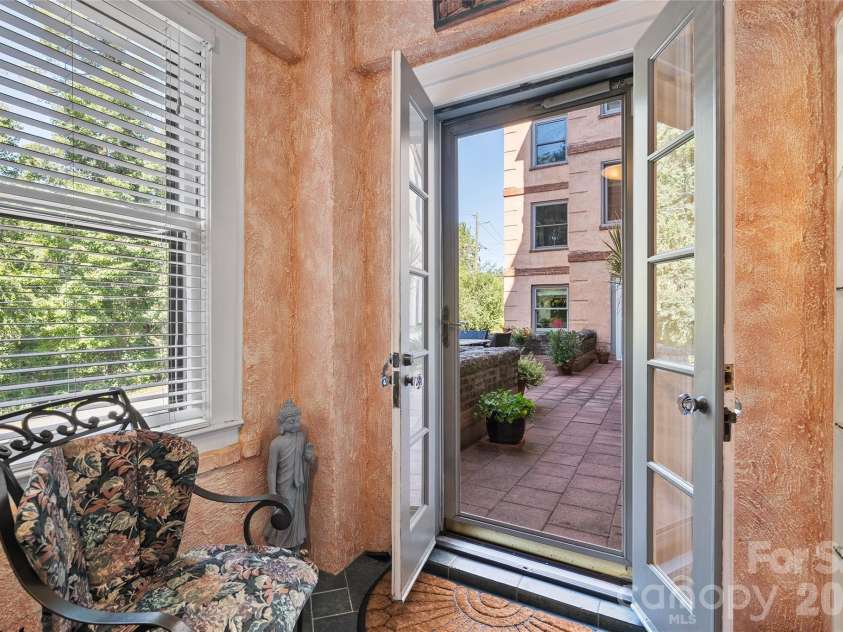 185 Macon Avenue, Asheville, NC 28804.  MLS# CAR4424136, YatesRealty ID 25128. 
