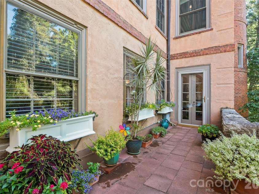 185 Macon Avenue, Asheville, NC 28804.  MLS# CAR4424136, YatesRealty ID 25128. 