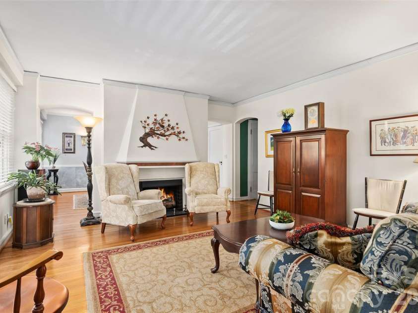 185 Macon Avenue, Asheville, NC 28804.  MLS# CAR4424136, YatesRealty ID 25128. 