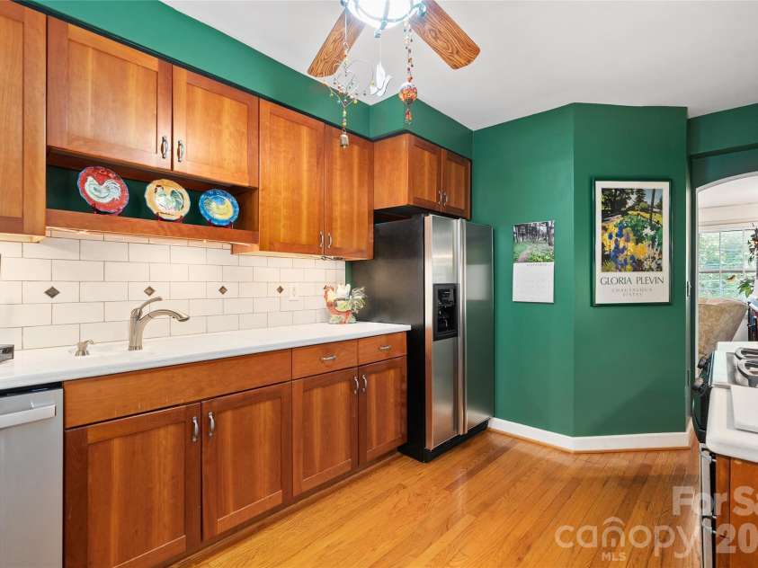 185 Macon Avenue, Asheville, NC 28804.  MLS# CAR4424136, YatesRealty ID 25128. 