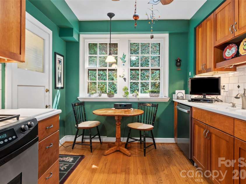 185 Macon Avenue, Asheville, NC 28804.  MLS# CAR4424136, YatesRealty ID 25128. 