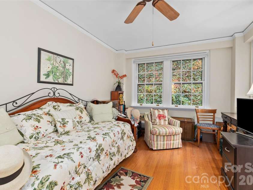 185 Macon Avenue, Asheville, NC 28804.  MLS# CAR4424136, YatesRealty ID 25128. 