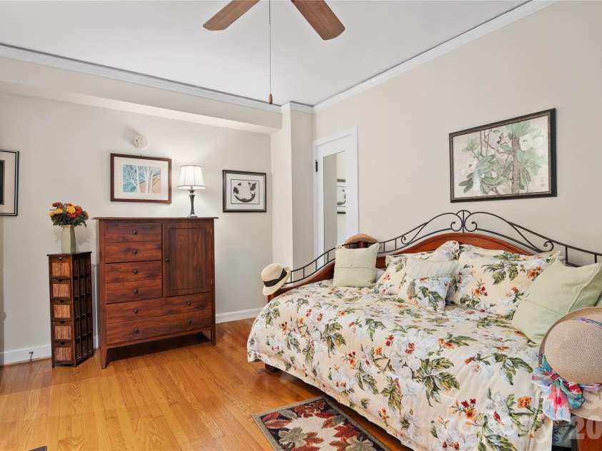 185 Macon Avenue, Asheville, NC 28804.  MLS# CAR4424136, YatesRealty ID 25128. 