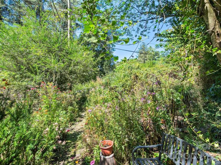 185 Macon Avenue, Asheville, NC 28804.  MLS# CAR4424136, YatesRealty ID 25128. 