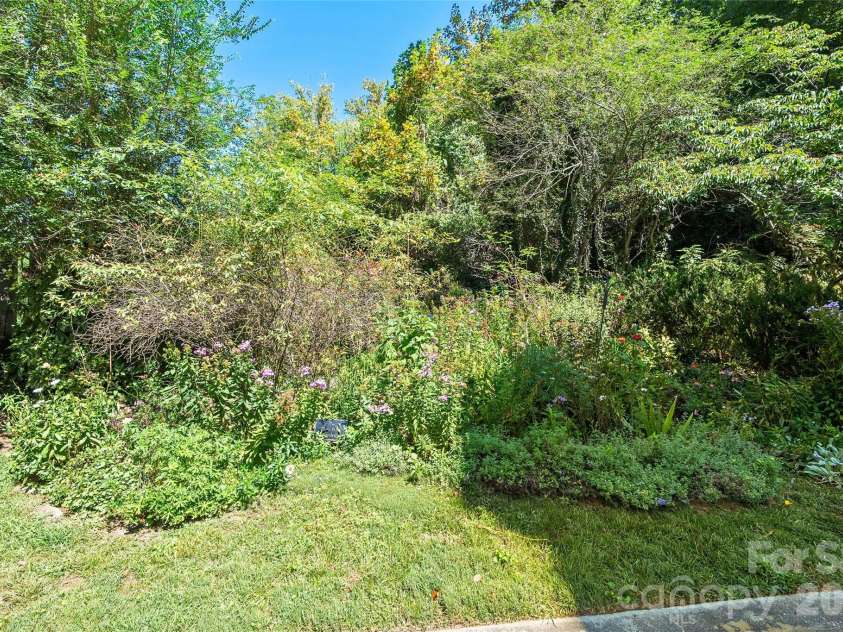 185 Macon Avenue, Asheville, NC 28804.  MLS# CAR4424136, YatesRealty ID 25128. 
