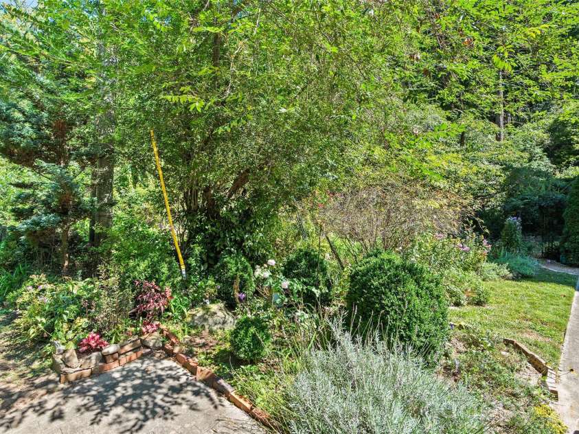 185 Macon Avenue, Asheville, NC 28804.  MLS# CAR4424136, YatesRealty ID 25128. 