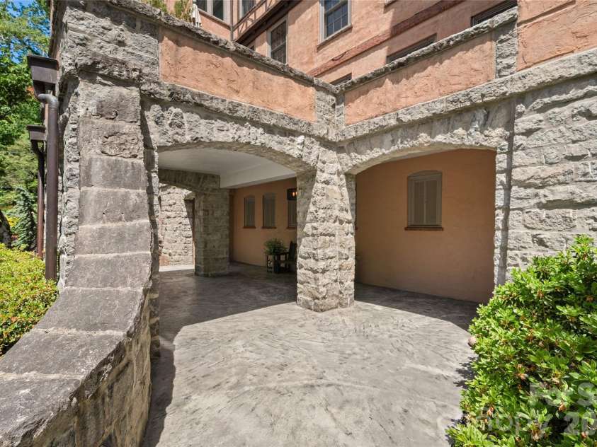 185 Macon Avenue, Asheville, NC 28804.  MLS# CAR4424136, YatesRealty ID 25128. 