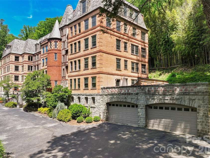 185 Macon Avenue, Asheville, NC 28804.  MLS# CAR4424136, YatesRealty ID 25128. 
