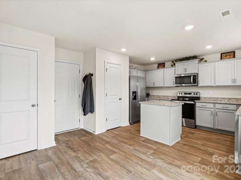 606 Hickory Point Drive, Lexington, NC 27292.  MLS# CAR4270852, YatesRealty ID 25128. 