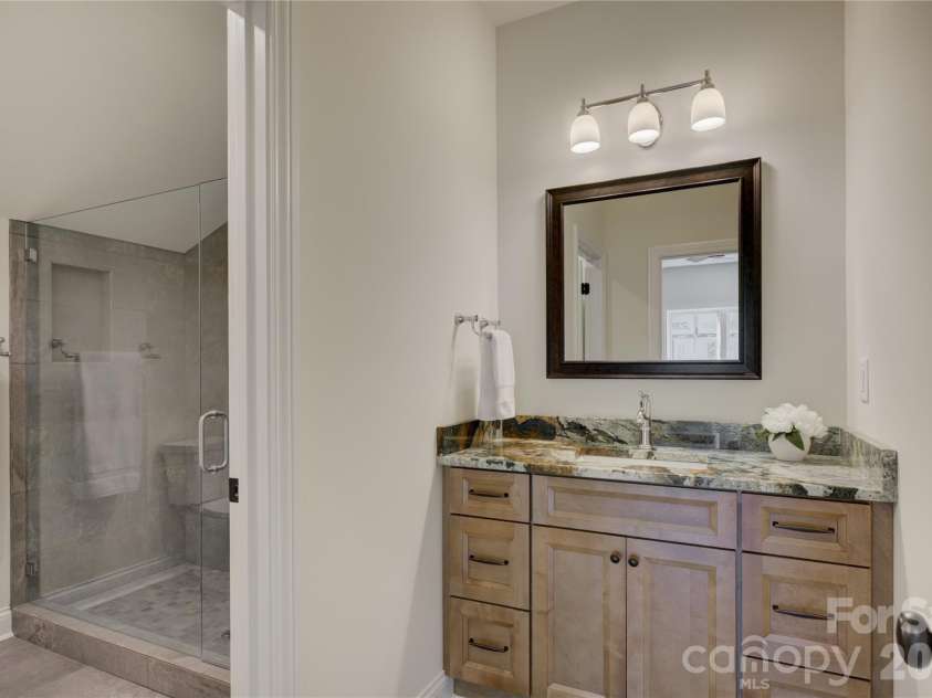 18210 Kalabash Road, Charlotte, NC 28278.  MLS# CAR4376040, YatesRealty ID 25129. Full bath for bedroom 3