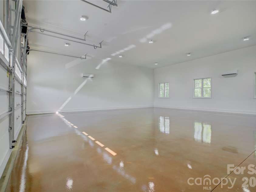 18210 Kalabash Road, Charlotte, NC 28278.  MLS# CAR4376040, YatesRealty ID 25129. Heated and cooled 2000 SqFt. garage