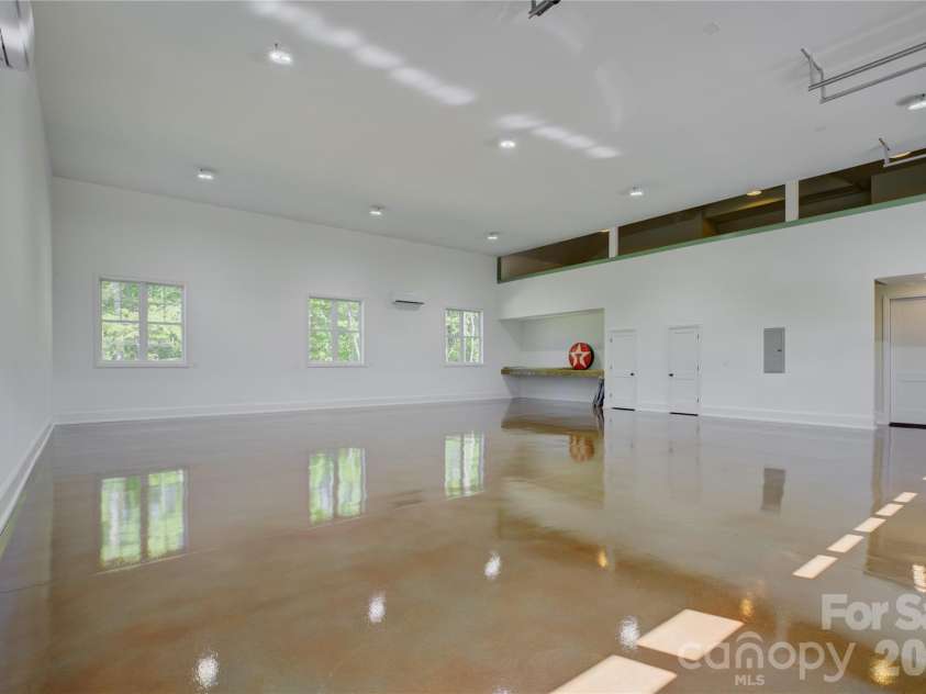 18210 Kalabash Road, Charlotte, NC 28278.  MLS# CAR4376040, YatesRealty ID 25129. Heated and cooled 2000 SqFt. garage