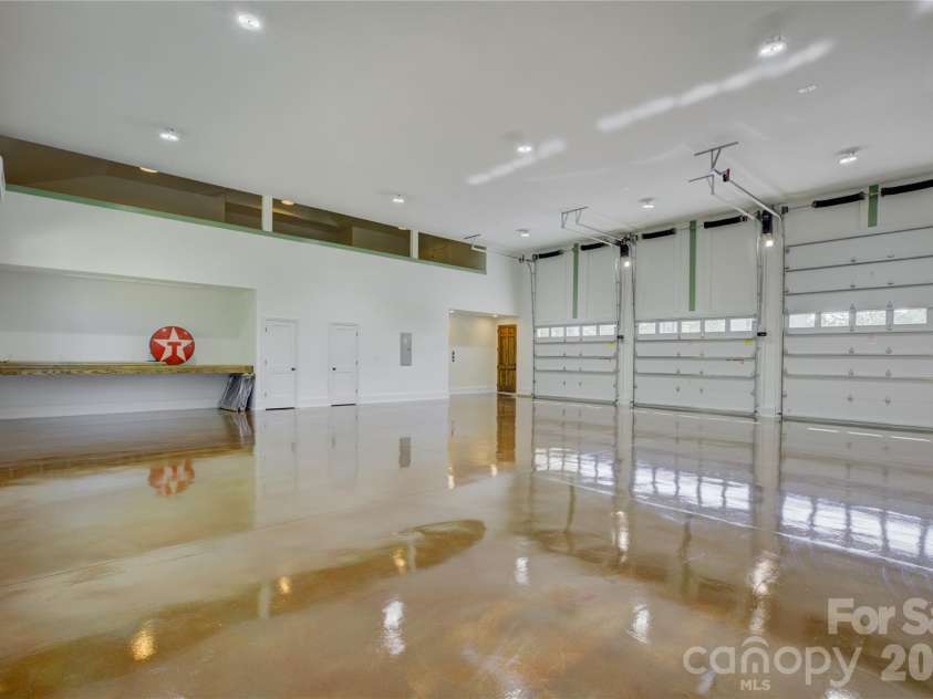 18210 Kalabash Road, Charlotte, NC 28278.  MLS# CAR4376040, YatesRealty ID 25129. Heated and cooled 2000 SqFt garage with a loft