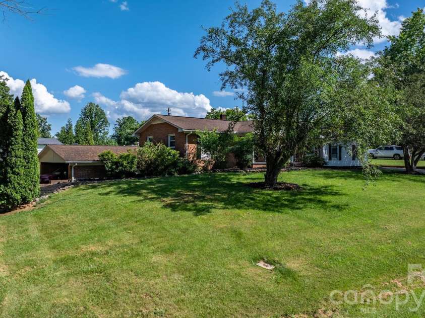 2596 SweetBriar Circle, Lenoir, NC 28645.  MLS# CAR4378176, YatesRealty ID 2513. 