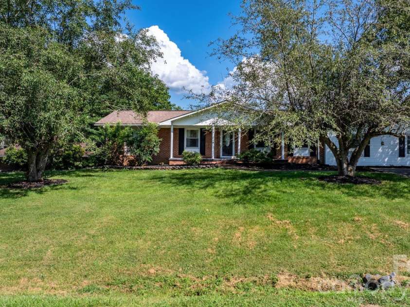 2596 SweetBriar Circle, Lenoir, NC 28645.  MLS# CAR4378176, YatesRealty ID 2513. 