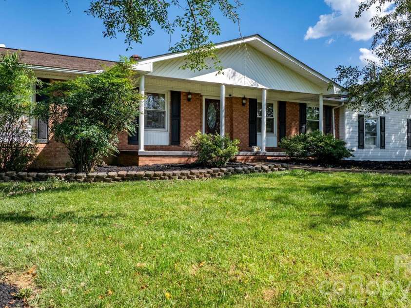 2596 SweetBriar Circle, Lenoir, NC 28645.  MLS# CAR4378176, YatesRealty ID 2513. 