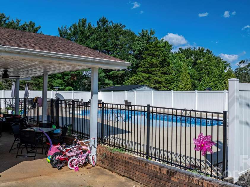 2596 SweetBriar Circle, Lenoir, NC 28645.  MLS# CAR4378176, YatesRealty ID 2513. 