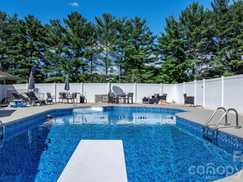 2596 SweetBriar Circle, Lenoir, NC 28645.  MLS# CAR4378176, YatesRealty ID 2513. 