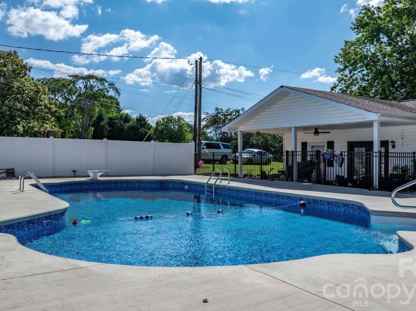 2596 SweetBriar Circle, Lenoir, NC 28645.  MLS# CAR4378176, YatesRealty ID 2513. 