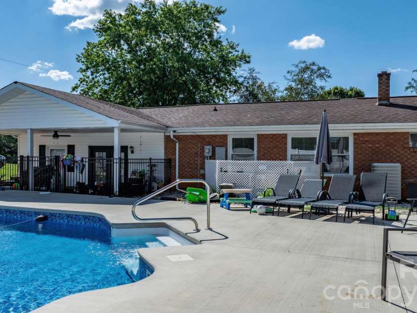 2596 SweetBriar Circle, Lenoir, NC 28645.  MLS# CAR4378176, YatesRealty ID 2513. 
