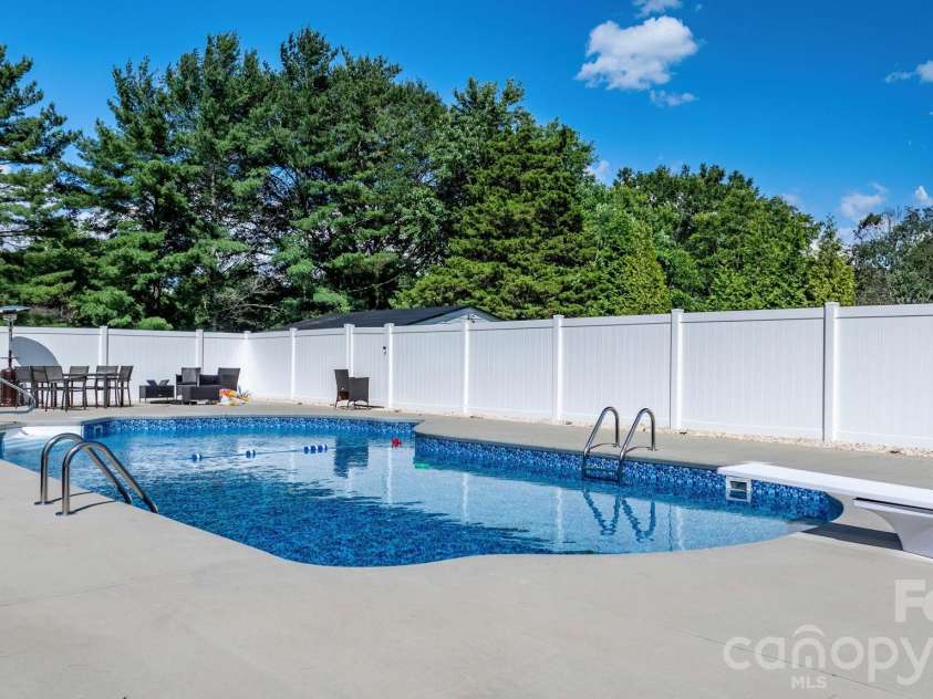 2596 SweetBriar Circle, Lenoir, NC 28645.  MLS# CAR4378176, YatesRealty ID 2513. 