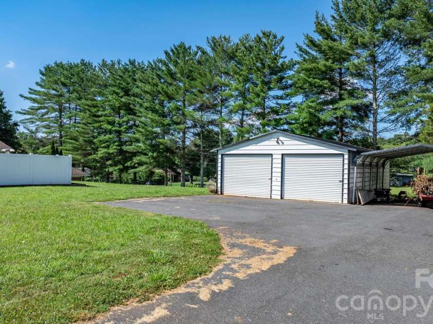 2596 SweetBriar Circle, Lenoir, NC 28645.  MLS# CAR4378176, YatesRealty ID 2513. 