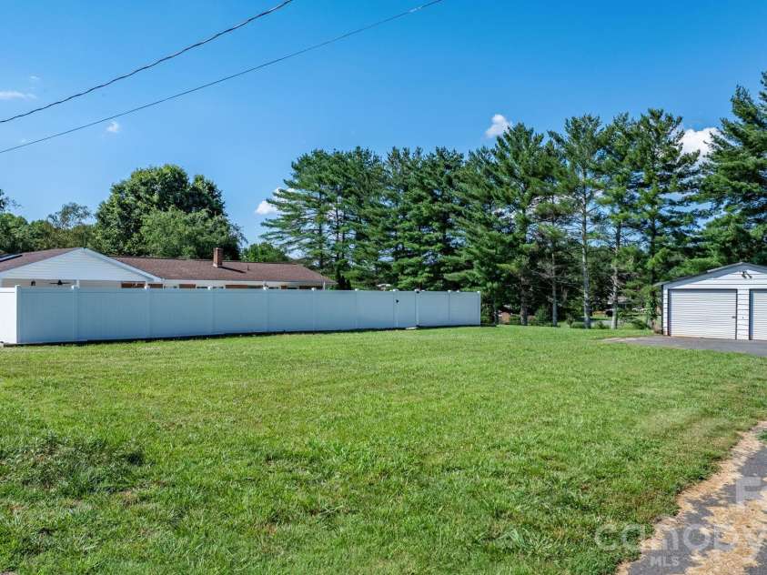 2596 SweetBriar Circle, Lenoir, NC 28645.  MLS# CAR4378176, YatesRealty ID 2513. 