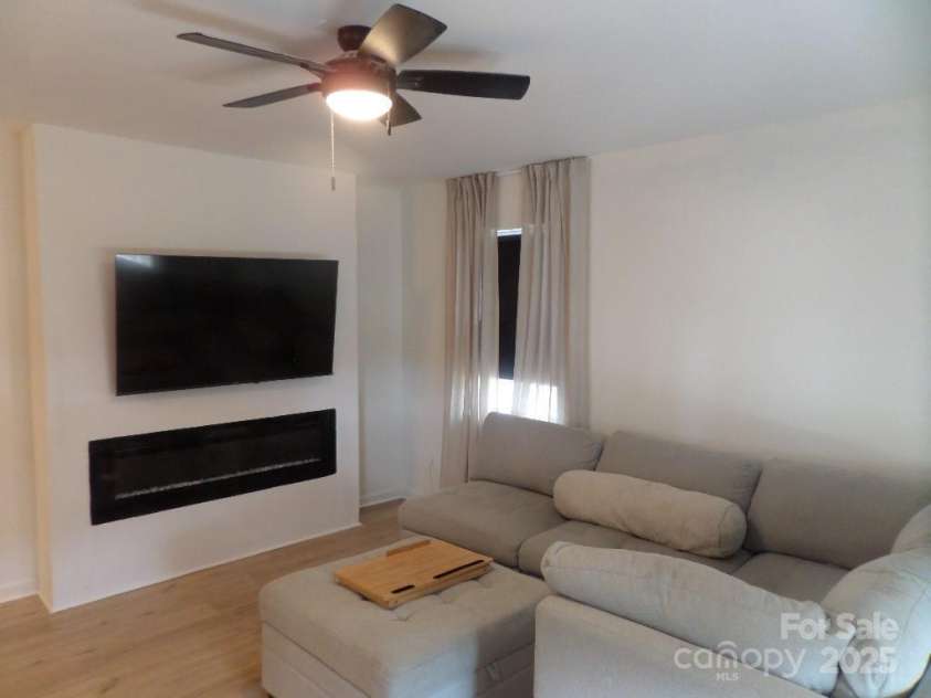 3216 Lasalle Street, Charlotte, NC 28216.  MLS# CAR4325298, YatesRealty ID 2513. 